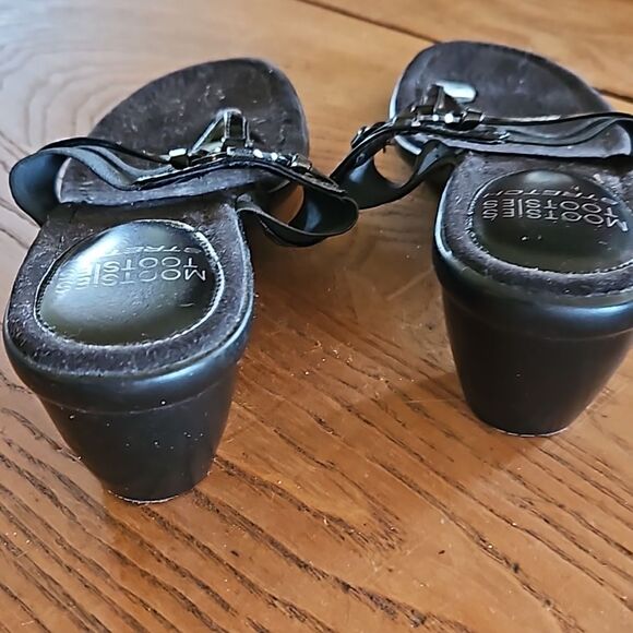 Mootsie Tootsie Black Sandals Women’s 7.5 | 1" Heel Slip-On Comfort Shoes - Picture 5 of 6